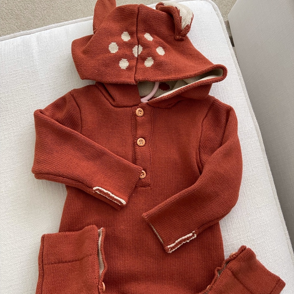Adorable little deer one piece for baby. Size 60 (3 months)